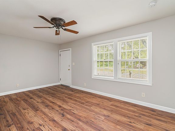 3rd image of 2632 Selma Ave
