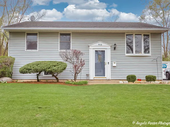 915 Larkdale Row, Wauconda, IL 60084