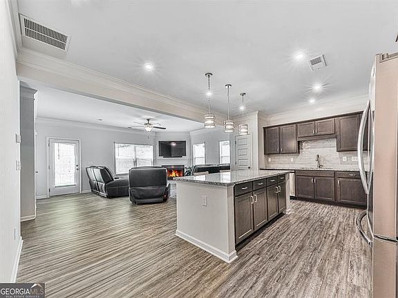 4th image of 14 Kane Dr