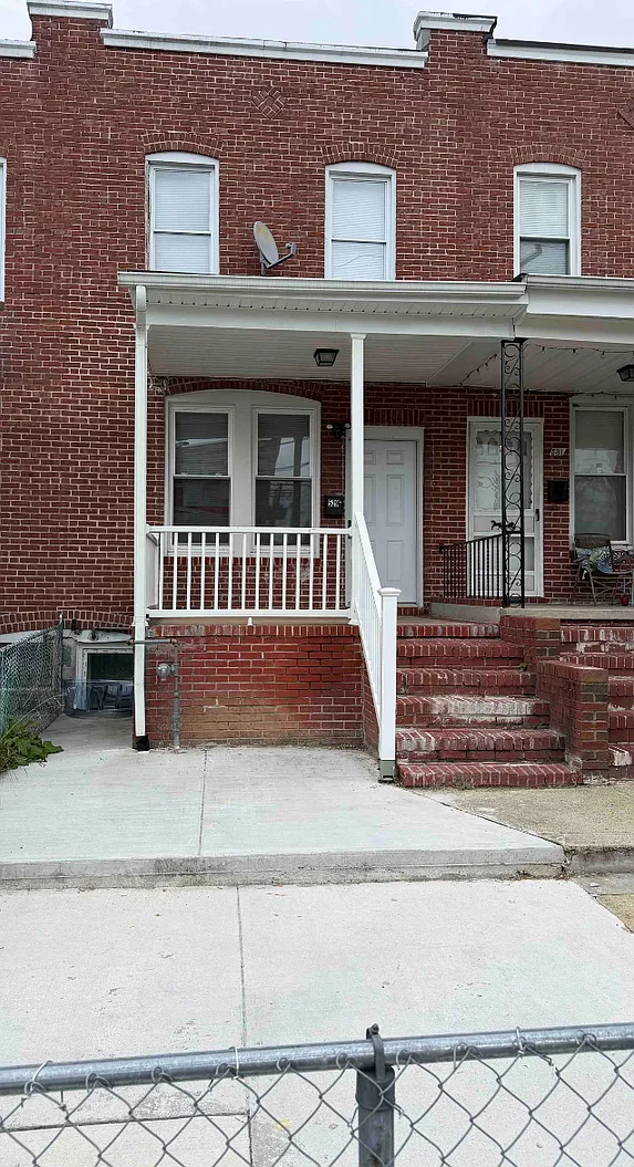 529 S Longwood St $750 Available Room (Private Bath) — Photo 1
