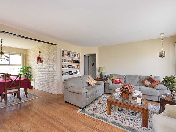 4th image of 21 Elderberry Ln