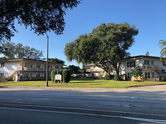 3rd image of 666 SE Saint Lucie Blvd APT 2