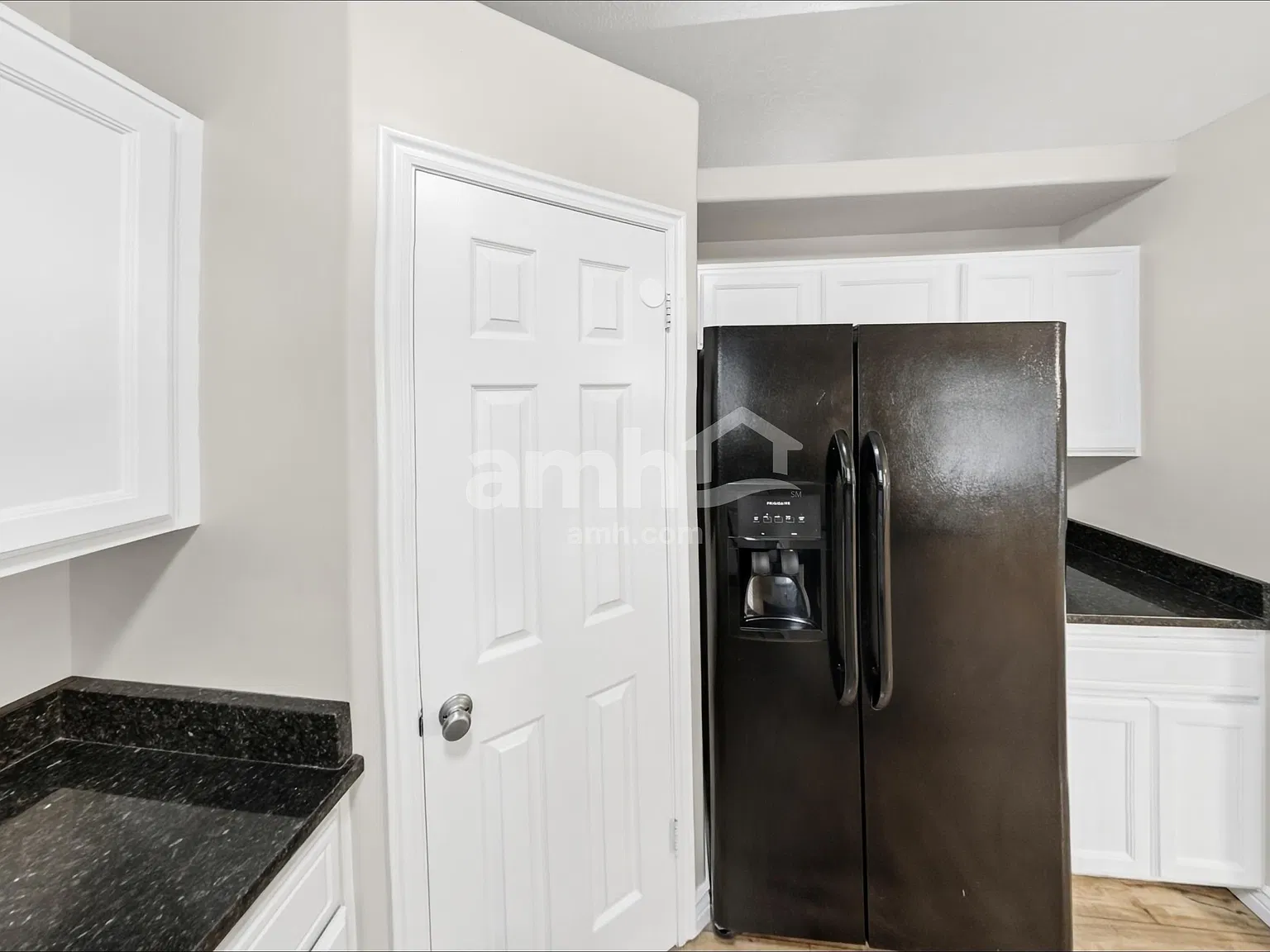 5 bed, 2.5 bath, 2084 sqft, $2,530 — Photo 4