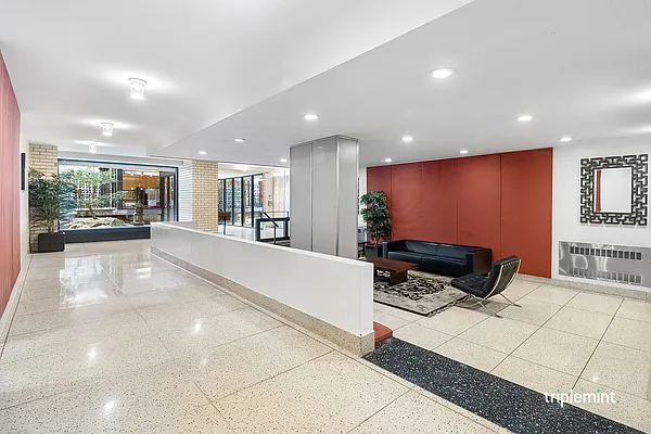 Sold by Triplemint | media 8