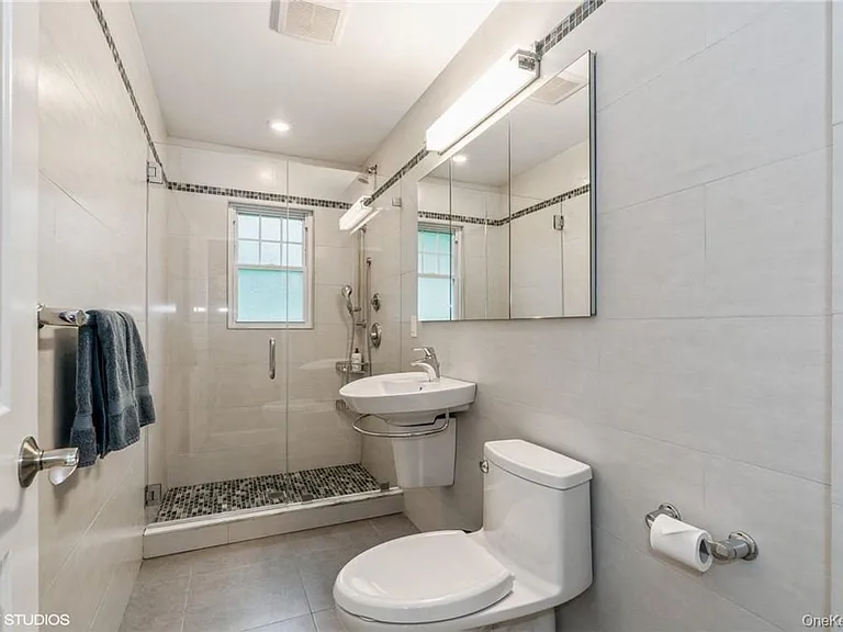 338 Palmervenue #A — Photo 14