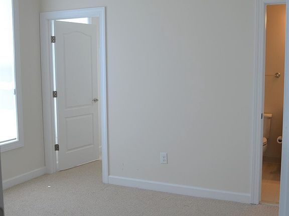 2nd image of 36048 Huntington St