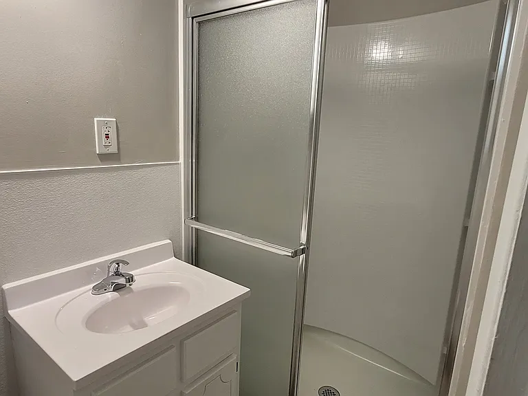 205 Government St — Photo 18