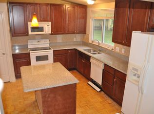 4 Spencer Valley Dr, Saint Peters, MO 63376