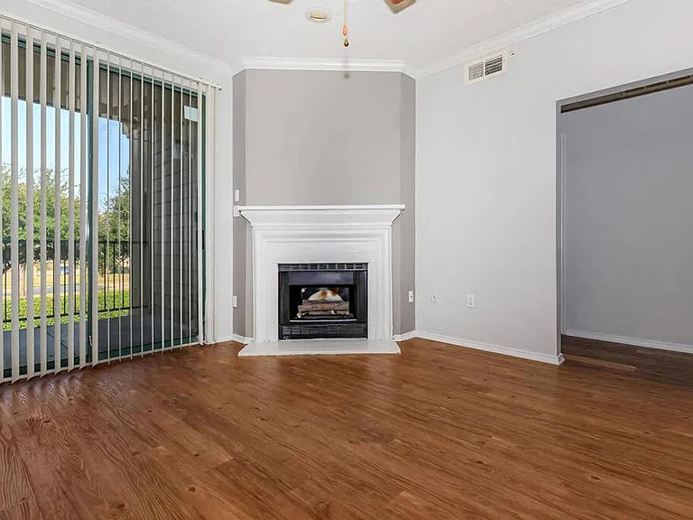 Living Room w/fireplace