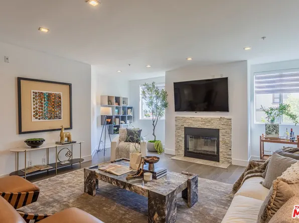 120 S Crescent Dr APT 304, Beverly Hills, CA 90212