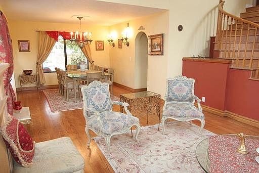 4th image of 5685 Walnut Ridge Dr