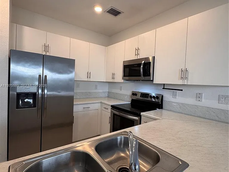 11813 SW 246th Ter #11813 — Photo 6
