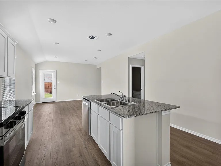 3330 Catamount Dr — Photo 5