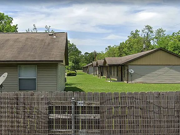 3rd image of 620 W Admiral Doyle Dr #4727