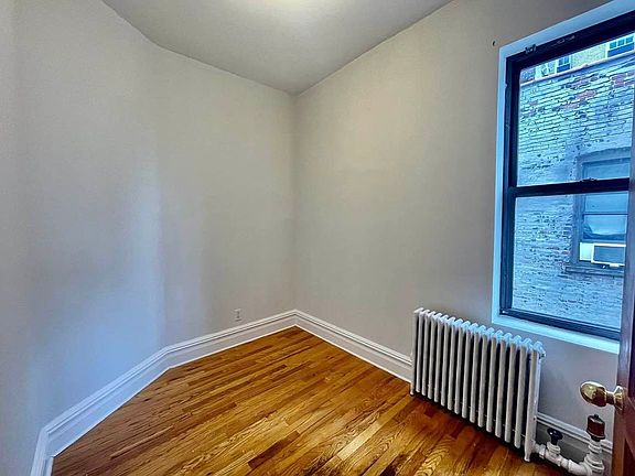 4th image of 35 Christopher St APT 5A