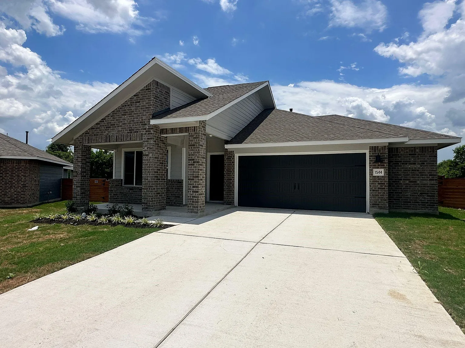 4 bed, 3.0 bath, 1966 sqft, $2,445 — Photo 3