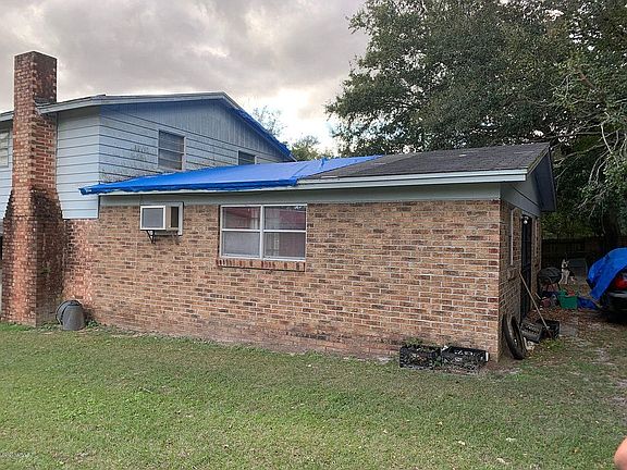 3rd image of 3255 Clyde Dr