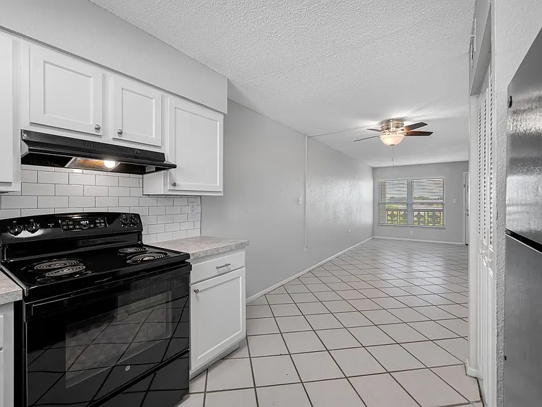 KC Flats Apartments — Photo 19