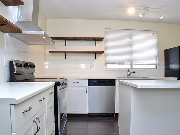 5th image of 11944 152b Ave NW