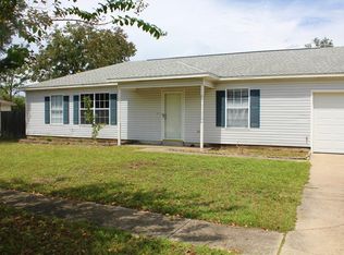 3665 Burton Cir, Navarre, FL 32566