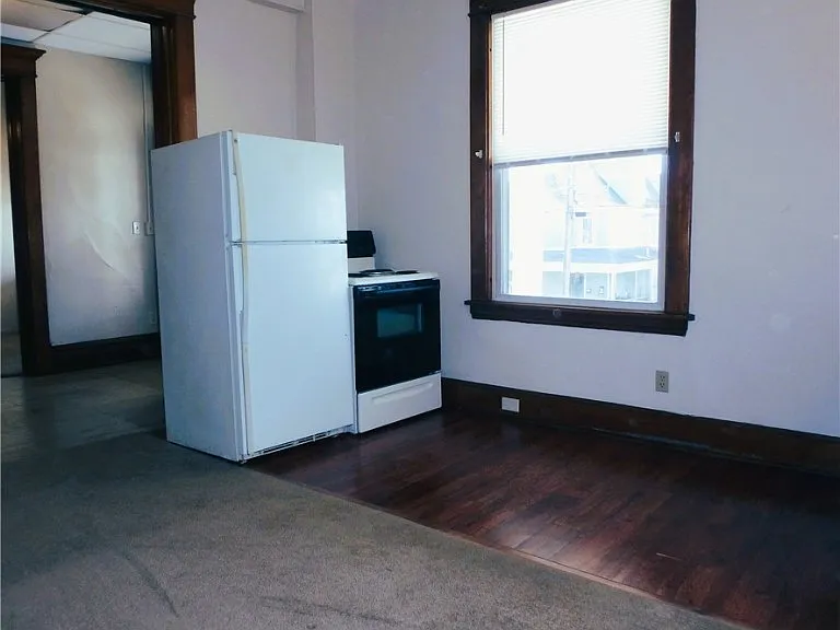 360 Duncan Ave — Photo 6