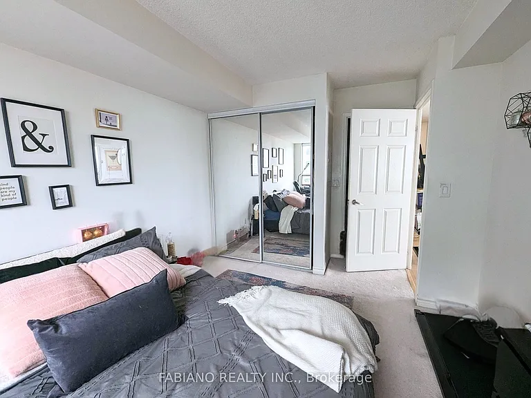 19 Grand Trunk Cres #3302 — Photo 11