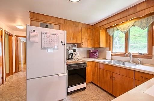 5th image of 34 Agawam Ave