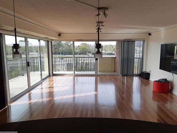5th image of 1300 Army Navy Dr APT 922