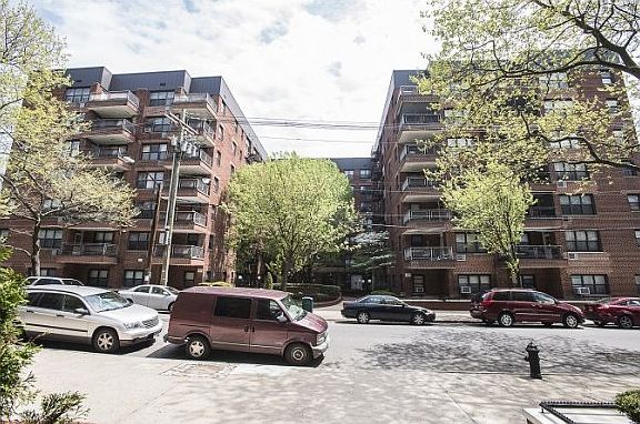 2nd image of 1275 E 51st St APT 7W