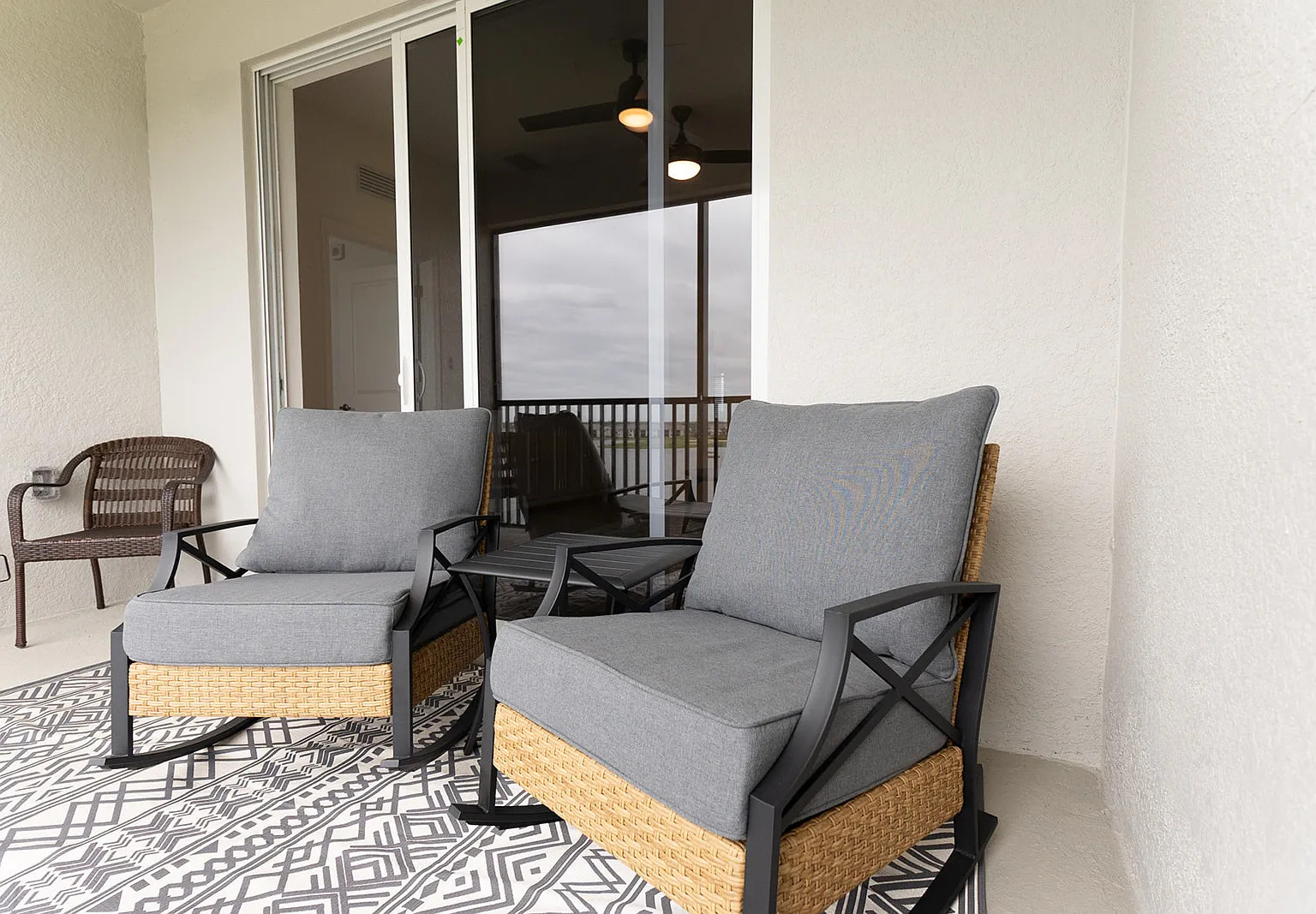 5583 Double Eagle Cir #4143 - The National - Favela — Photo 3