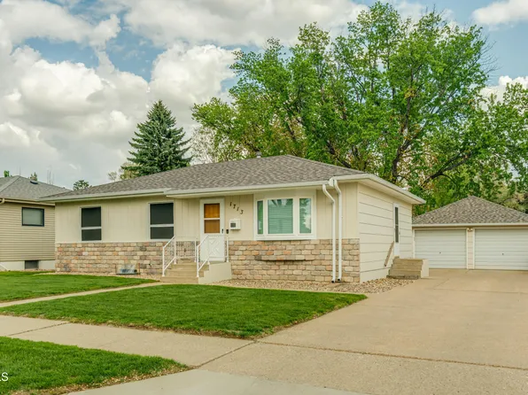 1713 Marian Dr, Bismarck, ND 58501