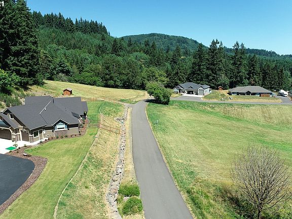 2nd image of 207 Junco Ln