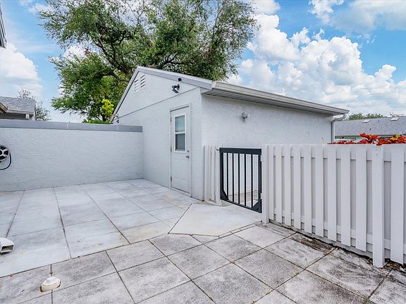 3rd image of 4732 Blackberry Dr