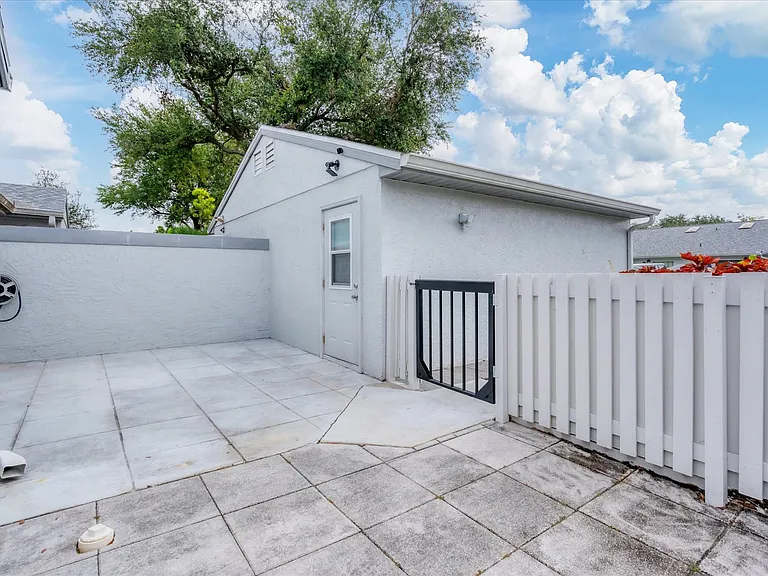 4732 Blackberry Dr — Photo 2