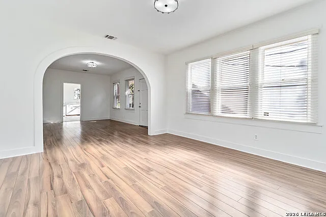 749 E Ashby Pl — Photo 2