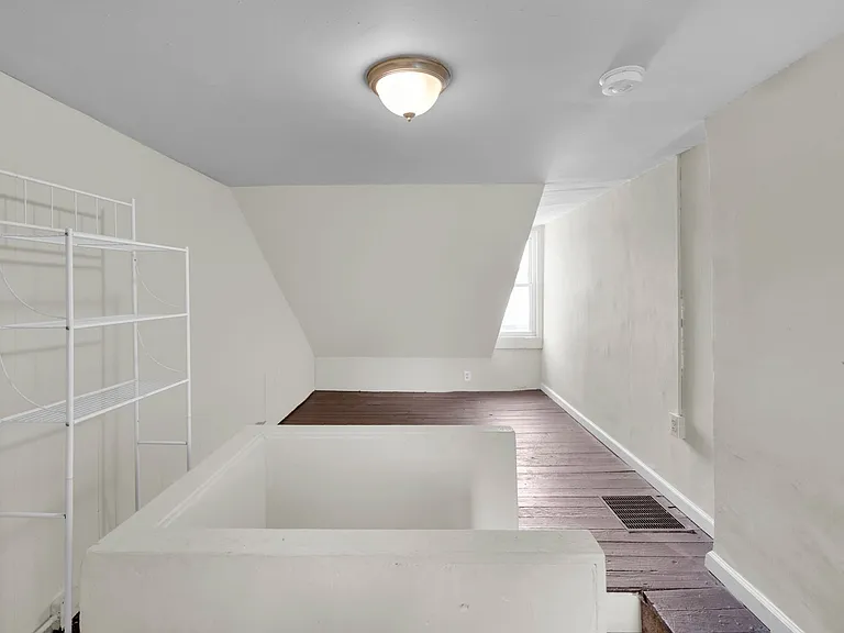 212 Peach St — Photo 22