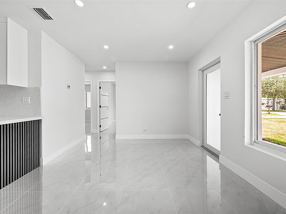 3rd image of 412 NW 19th Avenue