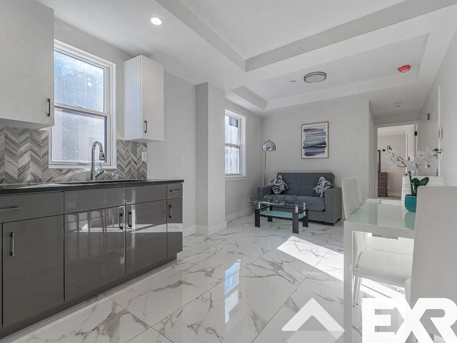 800 Empire Boulevard — Photo 2