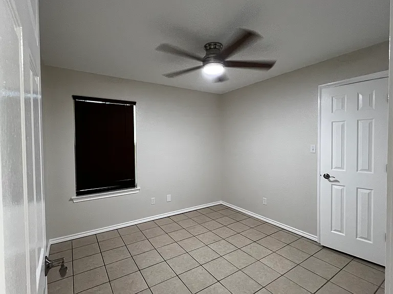807 W Lamar St #A — Photo 9