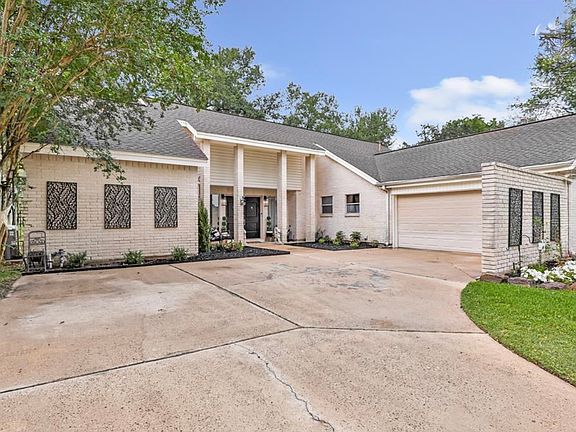 2nd image of 8219 Magnolia Glen Dr
