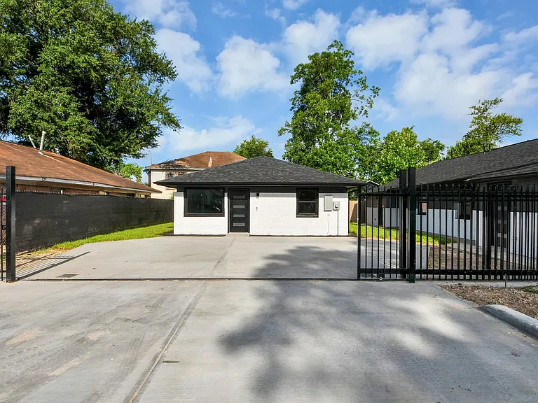 6201 Batterson St — Photo 49