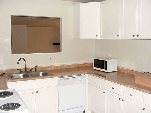 3rd image of 541 Hillcrest Dr