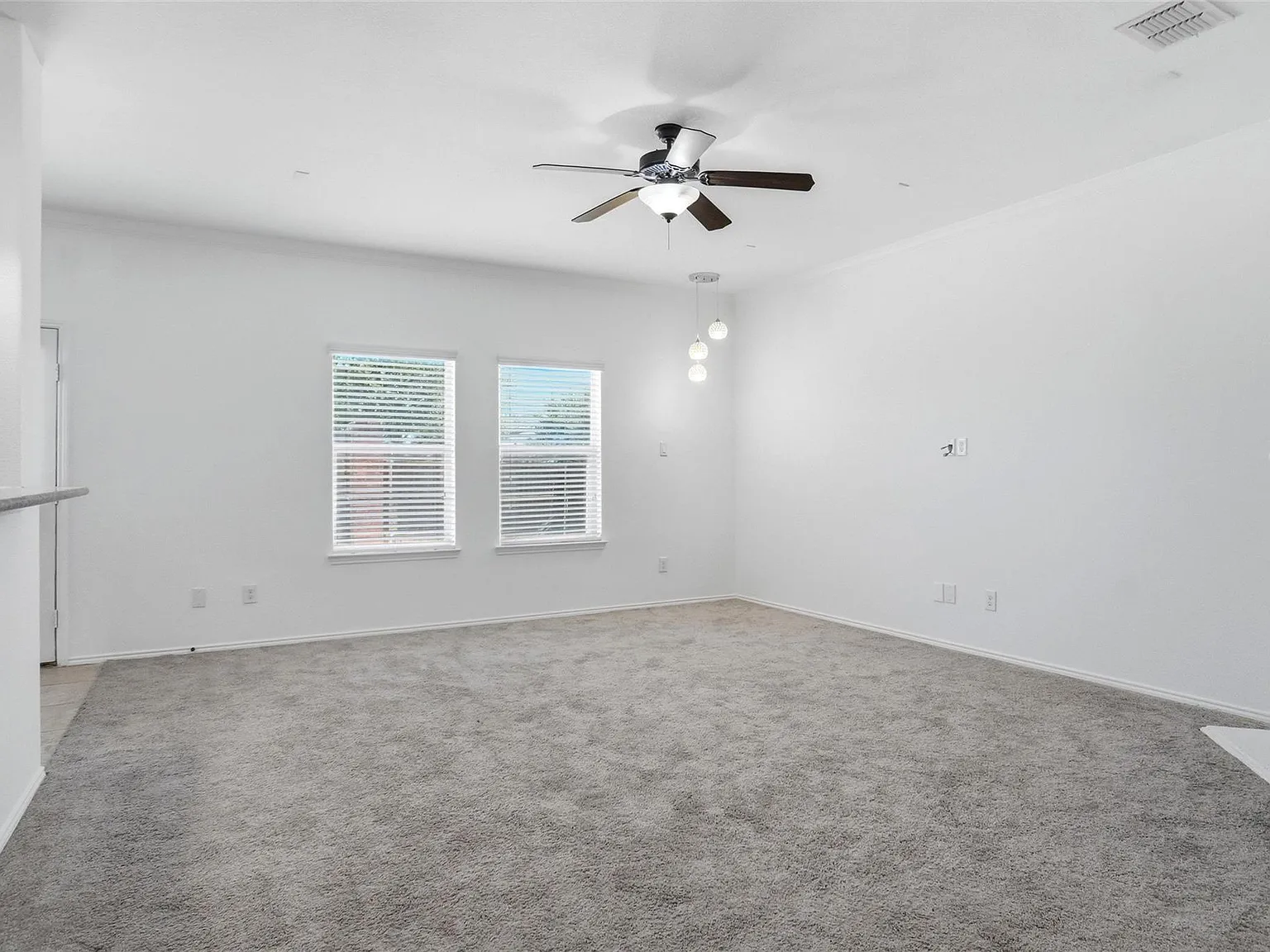 5 bed, 3.5 bath, 2967 sqft, $3,900 — Photo 4