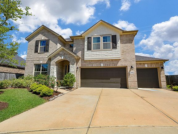 2nd image of 15019 Black Pine Cir