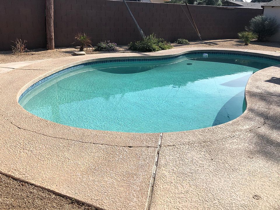 1st image of 43930 Silverwood Dr
