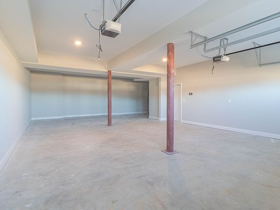 5th image of 42 Prestwicke Pl Lot 42