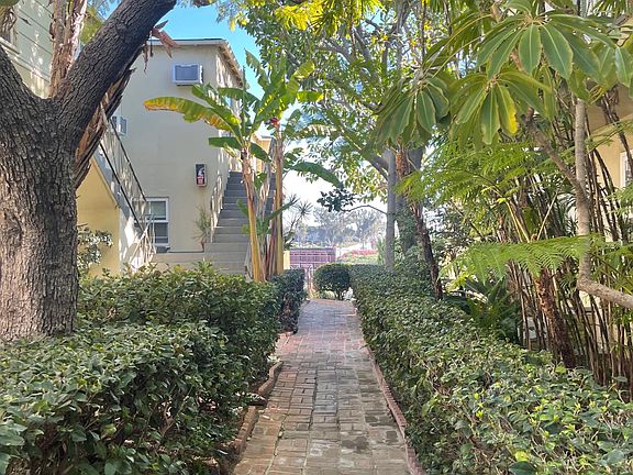 3rd image of 1922 Grace Ave