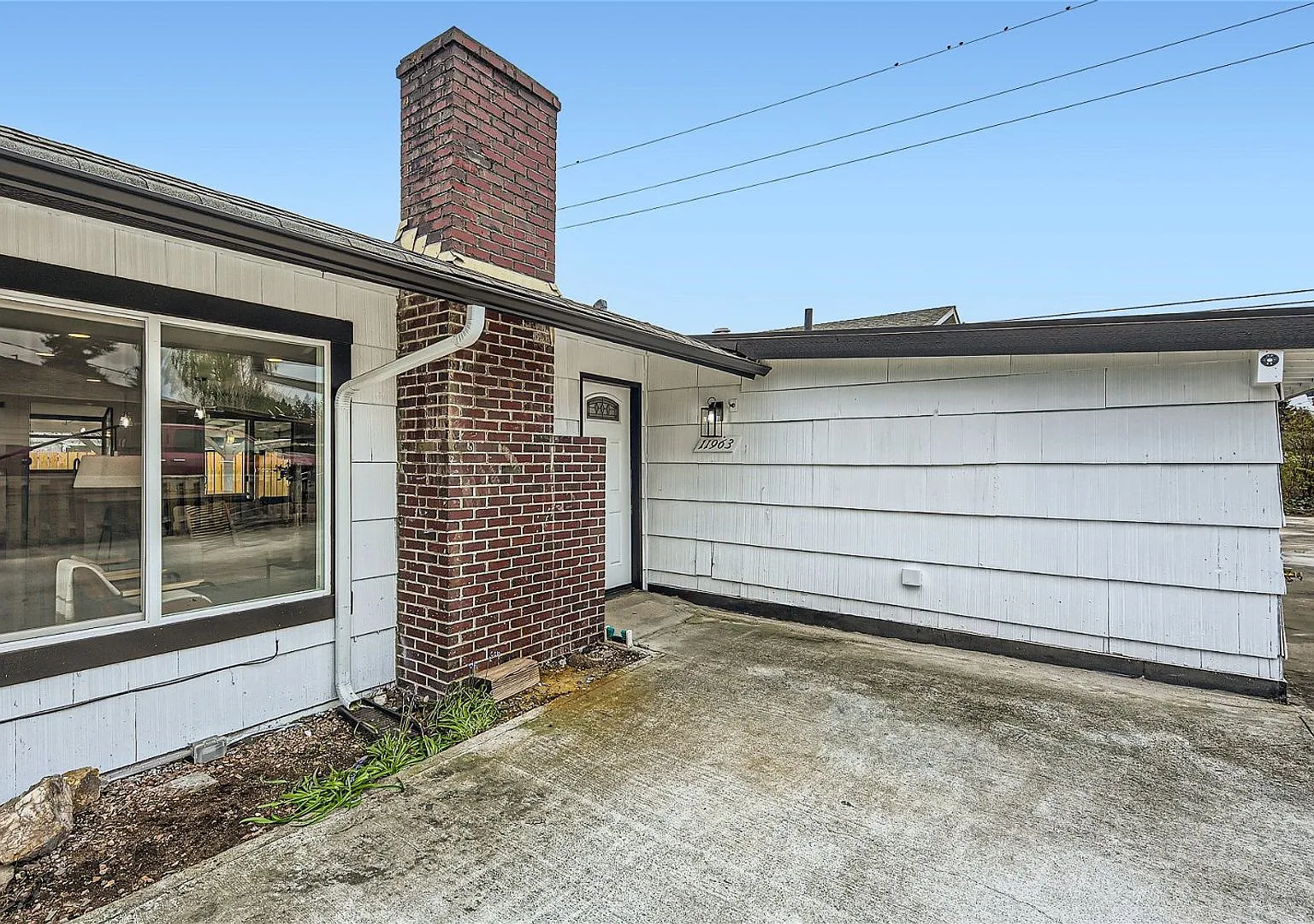 Beautifully Updated 4-Bedroom Home — Photo 4
