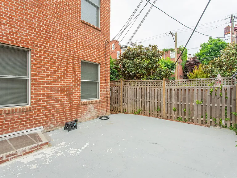 1629 Wallace St #1R — Photo 24