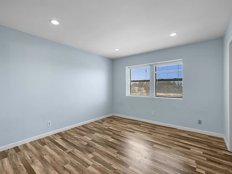 412 N Bushnell Ave #C — Photo 17